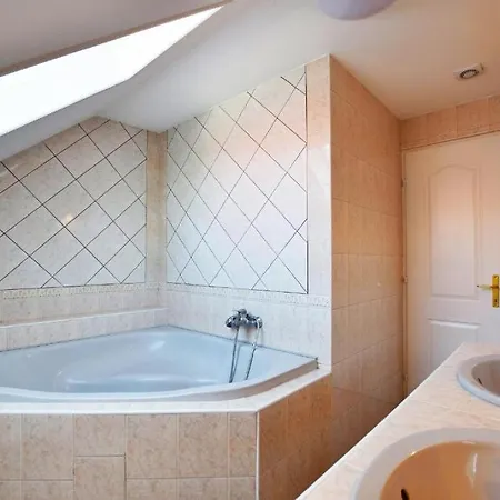 Hoforras Wellness Vendeghaz Guest house